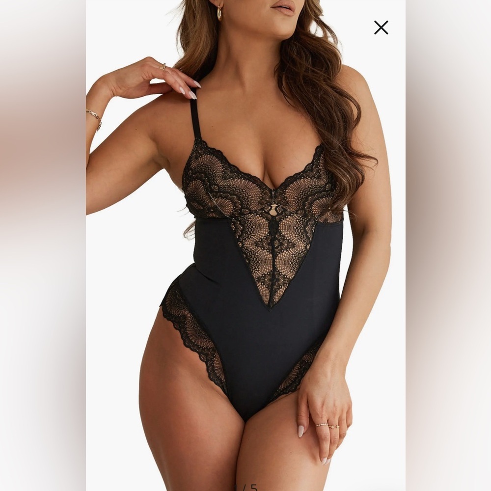 Black Lace-Detail Bodysuit Chemise - Picture 5 of 6